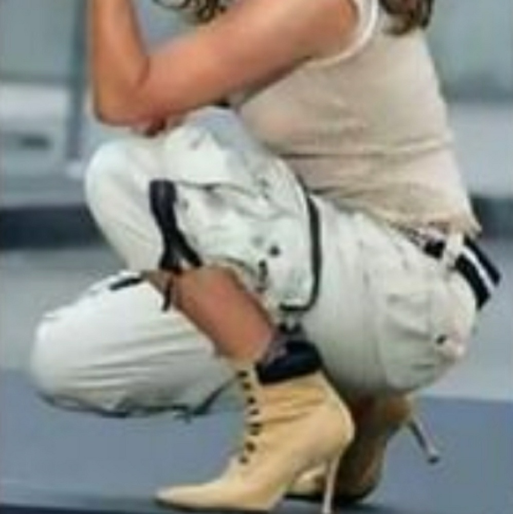 Manolo Blahnik Oklamod Nude Ankle Boots - Picture 6 of 6